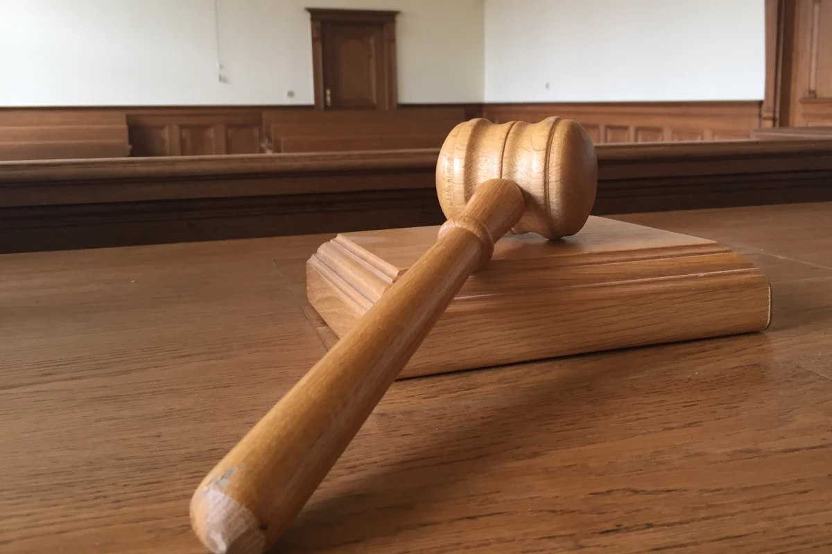 ​Krakowski sąd zadecyduje w lutym, czy powoła nowego biegłego z zakresu wypadków drogowych w procesie kierowcy oskarżonego o spowodowanie wypadku, w którym śmiertelne obrażenia odniósł prof. Jerzy Vetulani. Na ostatniej rozprawie wniosek taki złożyła obrona.