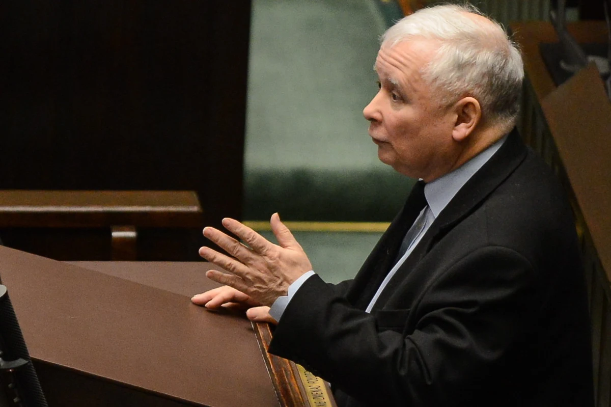 Z sekretarzem stanu USA Rexem Tillersonem rozmawialiśmy o wszystkich ważnych sprawach polsko-amerykańskich; to była dobra, pożyteczna rozmowa - powiedział w sobotę prezes PiS Jarosław Kaczyński po spotkaniu z Tillersonem. "Rozmawialiśmy właściwe o wszystkich ważnych sprawach polsko-amerykańskich" - powiedział Kaczyński podczas konferencji prasowej.