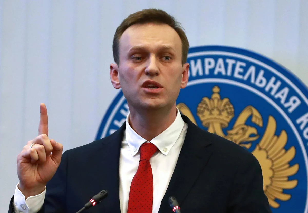 Policja w Moskwie zatrzymała w niedzielę opozycjonistę Aleksieja Nawalnego, który pojawił się w centrum miasta, na ulicy Twerskiej, na demonstracji przebiegającej pod hasłem bojkotu wyborów prezydenckich w Rosji marcu 2018 roku. Już po zatrzymaniu Nawalnego na jego Twitterze pojawił się apel do zwolenników opozycjonisty, by nadal wychodzili na ulicę Twerską. "Wychodzicie (na demonstrację) nie dla mnie, lecz dla siebie i swojej przyszłości" - głosi komentarz.
