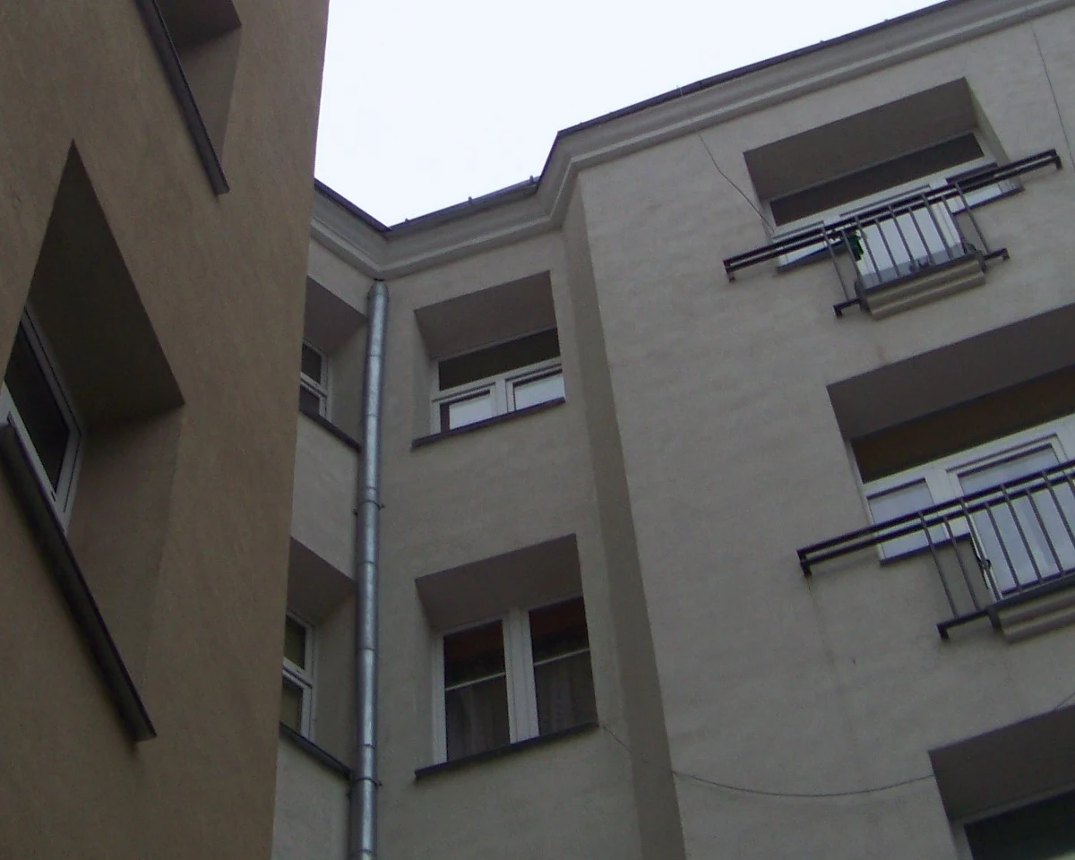 15-miesięczna dziewczynka wypadło z okna na drugim piętrze kamienicy w Kołobrzegu. Informację dostaliśmy na Gorącą linię RMF FM. 