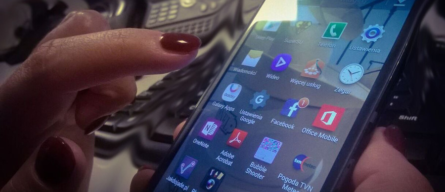 Wystarczy smartfon z dostępem do internetu, aby ominąć zakaz handlu w niedzielę - pisze "Rzeczpospolita".
