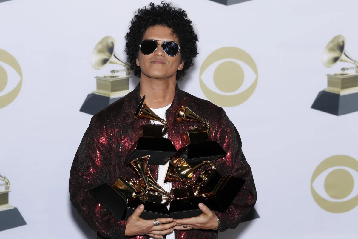 ​Bruno Mars triumfował podczas niedzielnej ceremonii przyznania nagród Grammy, uznawanych za muzyczne Oscary, zdobywając sześć wyróżnień, w tym za najlepszy album "24K Magic" i za najlepszy utwór roku "That's What I Like".