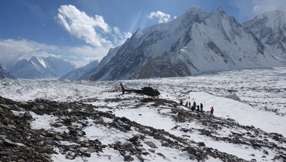 Wyprawa na K2. Marcin Kaczkan: Pogoda uniemożliwia powrót kolegów do bazy