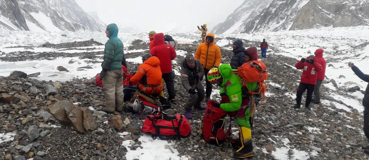 Minister sportu Witold Bańka poinformował na Twitterze, że w najbliższym czasie wystąpi do prezydenta o nadanie specjalnych odznaczeń państwowych dla Adama Bieleckiego, Denisa Urubki, Jarosława Botora i Piotra Tomali, którzy przeprowadzili akcję ratunkową na Nanga Parbat.