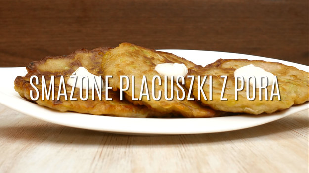 Przejadły ci się placki ziemniaczane? Szukasz bardziej wysublimowanych smaków? Spróbuj wyjątkowych smażonych placuszków z pora. Wystarczy kilkanaście minut i parę składników, by wyczarować zachwycający obiad. Zaskocz domowników smażonymi placuszkami z pora. Poznajcie nowe, nietypowe smaki.