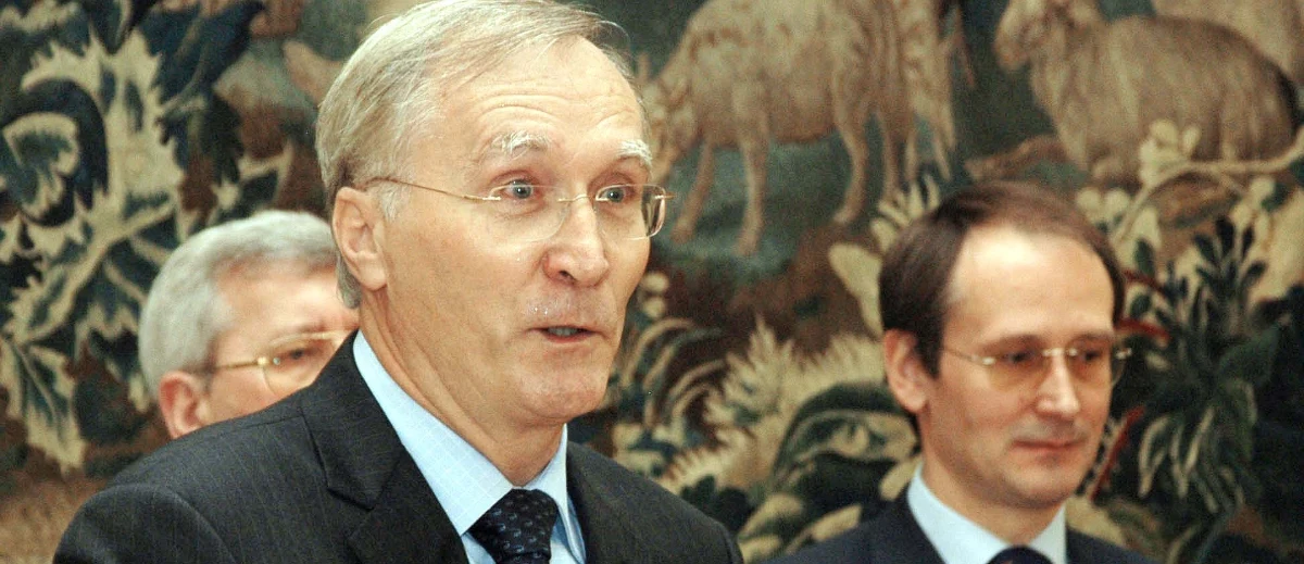 "Zaczęło się od dyplomatycznego zgrzytu, a teraz mamy już poważny kryzys" - powiedział o relacjach polsko-izraelskich Jan Wojciech Piekarski, były ambasador RP w Izraelu. "Nie widziałem ze strony Izraela planu dokopania Polsce. Wykorzystali świetnie okazję do tego, żeby mobilizować społeczeństwo wokół obrony dobrego imienia Izraela, obrony całej ideologii Holocaustu, kosztem niestety dobrego imienia Polski" - dodał gość Popołudniowej rozmowy w RMF FM. "Mamy do czynienia ze zderzeniem dwóch polityk historycznych. Obydwie niestety oparte są na bardzo mocno narodowo-nacjonalistycznych ambicjach" - ocenił Piekarski. "Mleko się rozlało. Dla Polski reperkusje tych wydarzeń mają bardzo, bardzo negatywne znaczenie" - zauważył. 