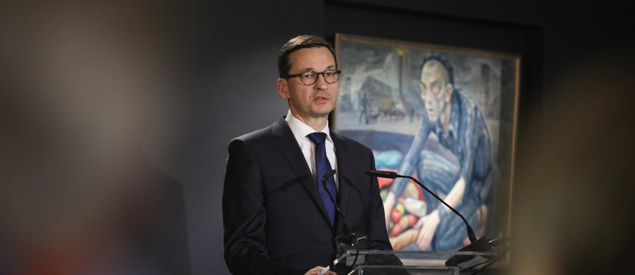 W Polsce nie ma miejsca na nienawiść, ani tym bardziej na jej promowanie - napisał Mateusz Morawiecki w liście z okazji obchodów Międzynarodowego Dnia Pamięci o Ofiarach Holokaustu. Premier podkreślił także, że upamiętnianie Holokaustu nie może być zobowiązaniem tylko na dziś.