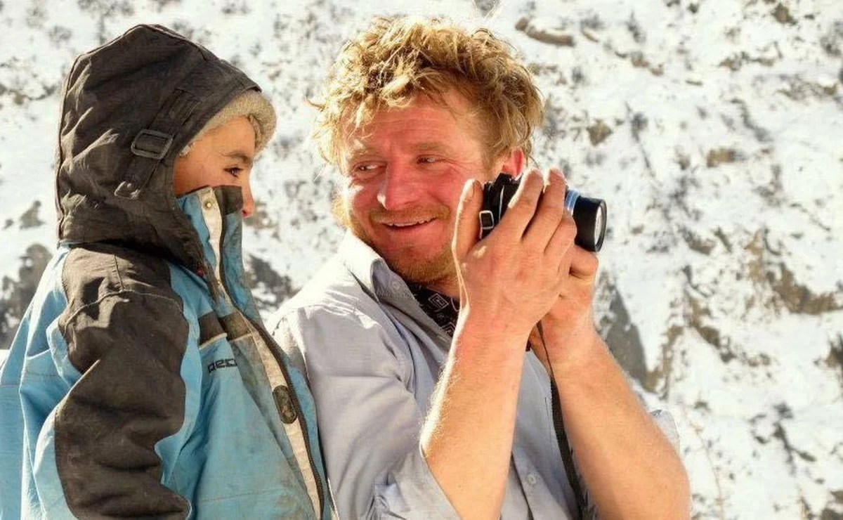 Internetowi oszuści są w stanie wykorzystać każdą sytuację, by zarobić - nawet ludzką tragedię. W sieci pojawiły się fałszywe zbiórki pieniędzy dla rodziny Tomasza Mackiewicza. Nie dajcie się nabrać! Poniżej podajemy adresy dwóch zweryfikowanych platform, za pomocą których można dokonywać wpłat.