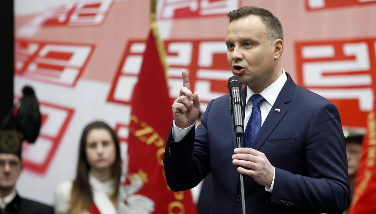 Należy spokojnie wyjaśniać sprawę, natomiast nam absolutnie nie wolno się wycofać - powiedział w poniedziałek w TVP prezydent Andrzej Duda odnosząc się nowelizacji ustawy o IPN i reakcji jakie wywołała. Jak dodał, Polska ma prawo bronić prawdy historycznej.