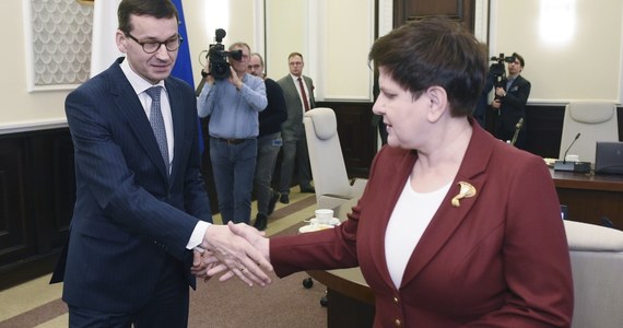 Komisja Europejska szuka kompromisu z Warszawą, gdyż nie chce, żeby sprawa Polski była wygrywana w nadchodzących wyborach do Parlamentu Europejskiego i w walce kandydatów na stanowisko szefa KE - powiedział RMF FM wysoki rangą urzędnik KE. Bruksela chce rozmawiać z Warszawą na szczeblu zarówno technicznym jak i politycznym - ustaliła Katarzyna Szymańska-Borginon. 