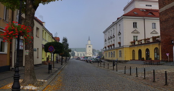 Wiceburmistrz mazowieckiego Pułtuska i dwie urzędniczki ratusza - z zarzutami. Jak dowiedział się reporter RMF FM, wszystkie kobiety są podejrzane o udział w ustawianiu przetargów. We wtorek agenci CBA zatrzymali osiem osób, w tym burmistrza Pułtuska. 