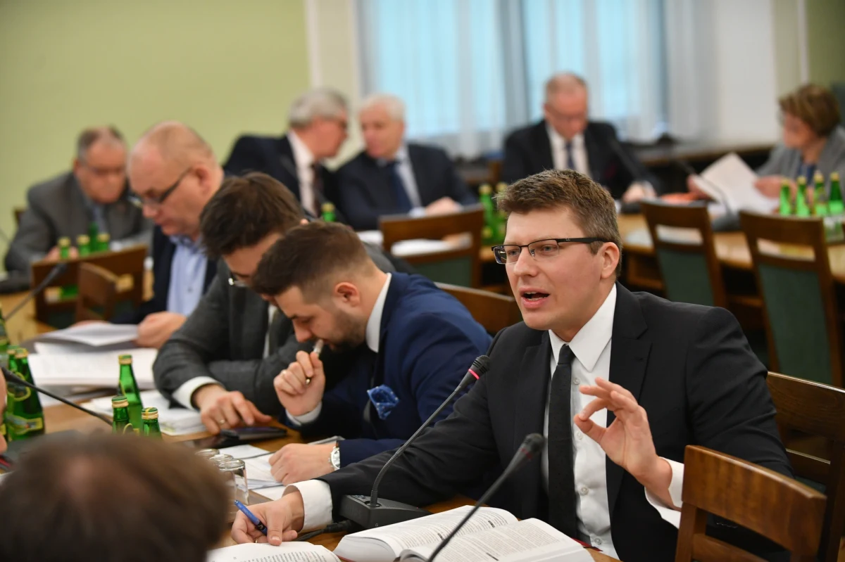 Komisje senackie bez poprawek poparły nowelizację ustawy o IPN, która wprowadza kary za przypisywanie odpowiedzialności Polakom m.in. za zbrodnie popełnione przez III Rzeszę Niemiecką. Teraz nowelizacją ma zając się sam Senat. Potwierdził to marszałek Stanisław Karczewski.