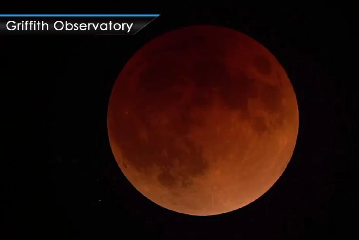 Niecodzienny, zjawiskowy spektakl na niebie! Właśnie dziś można obserwować zaćmienie Księżyca, które - ze względu na zbieg kilku okoliczności - anglojęzyczne media nazwały "Super Blue Blood Moon". Ostatni raz na półkuli zachodniej takie zaćmienie miało miejsce ponad 150 lat temu. W Polsce będzie można dostrzec jedynie końcówkę zjawiska.