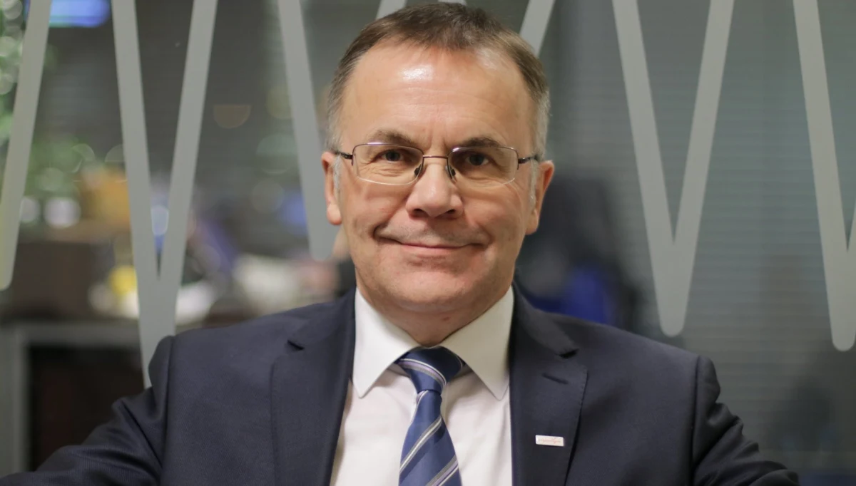 "Będziemy zmierzać do tego, żeby tego typu sformułowania ("polskie obozy koncentracyjne", "polskie obozy śmierci", "polskie obozy zagłady" - przyp. red.) były również w kodeksach karnych innych krajów" - tak w Popołudniowej rozmowie w RMF FM powiedział Jarosław Sellin. Wiceminister kultury i dziedzictwa narodowego na pytanie Marcina Zaborskiego o to, dlaczego głosowanie ws. ustawy o IPN odbyło się w przeddzień Dnia Pamięci o Ofiarach Holokaustu i czy jest to niefortunny zbieg okoliczności, odpowiedział: "Nie wiem, czy to niefortunny, bo z naszego punktu widzenia można to było interpretować jako właśnie fortunne". W Popołudniowej rozmowie w RMF FM naszego gościa zapytaliśmy również o decyzję wojewody mazowieckiego dotyczącą zamknięcia ulic wokół ambasady Izraela, gdzie dziś po południu miała się odbyć manifestacja. „Wojewoda mazowiecki zachował się odpowiedzialnie. Takie manifestacje przyciągają radykałów z różnych stron” - wyjaśnił Sellin.