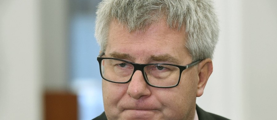Konferencja przewodniczących Parlamentu Europejskiego zdecydowała, że będzie głosowanie ws. odwołania z funkcji wiceprzewodniczącego PE Ryszarda Czarneckiego. Powodem złożenia wniosku były słowa, które Czarnecki użył w wywiadzie dla portalu niezalezna.pl. Porównał w nim europosłankę Różę Thun do szmalcowników.