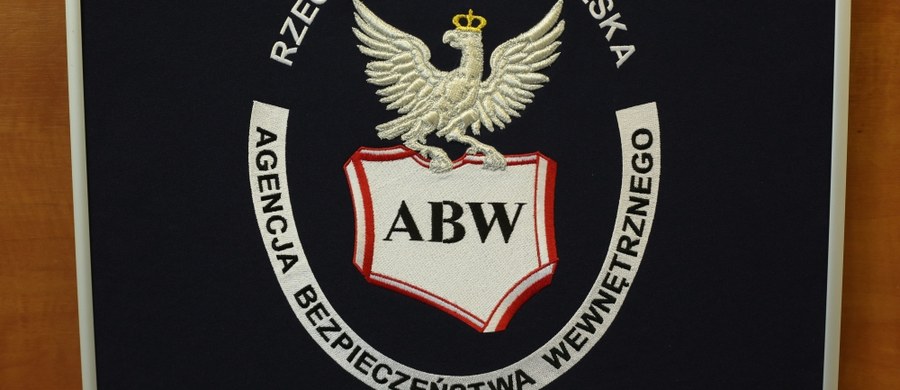 Akcja Agencji Bezpieczeństwa Wewnętrznego w urzędzie powiatowym w Nowym Targu. Jak dowiedział się reporter RMF FM, funkcjonariusze zatrzymali jednego z urzędników w związku z podejrzeniami o łapówkarstwo. 