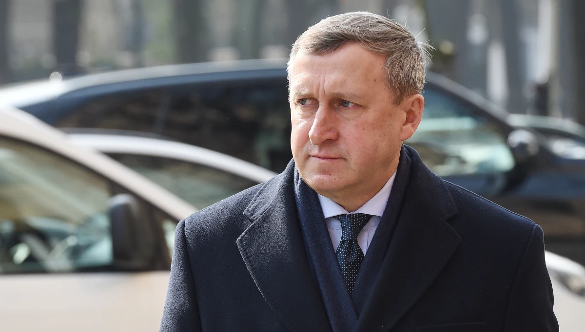 ​Szef polskiej dyplomacji Jacek Czaputowicz spotkał się przedwczoraj z ambasadorem Ukrainy w Polsce Andrijem Deszczycą - dowiedział się reporter RMF FM. Rozmowa dotyczyła nowelizacji ustawy o Instytucie Pamięci Narodowej. Ukraińskie MSZ wyraziło głębokie zaniepokojenie w związku z możliwością wszczynania postępowań karnych za negowanie zbrodni ukraińskich nacjonalistów.