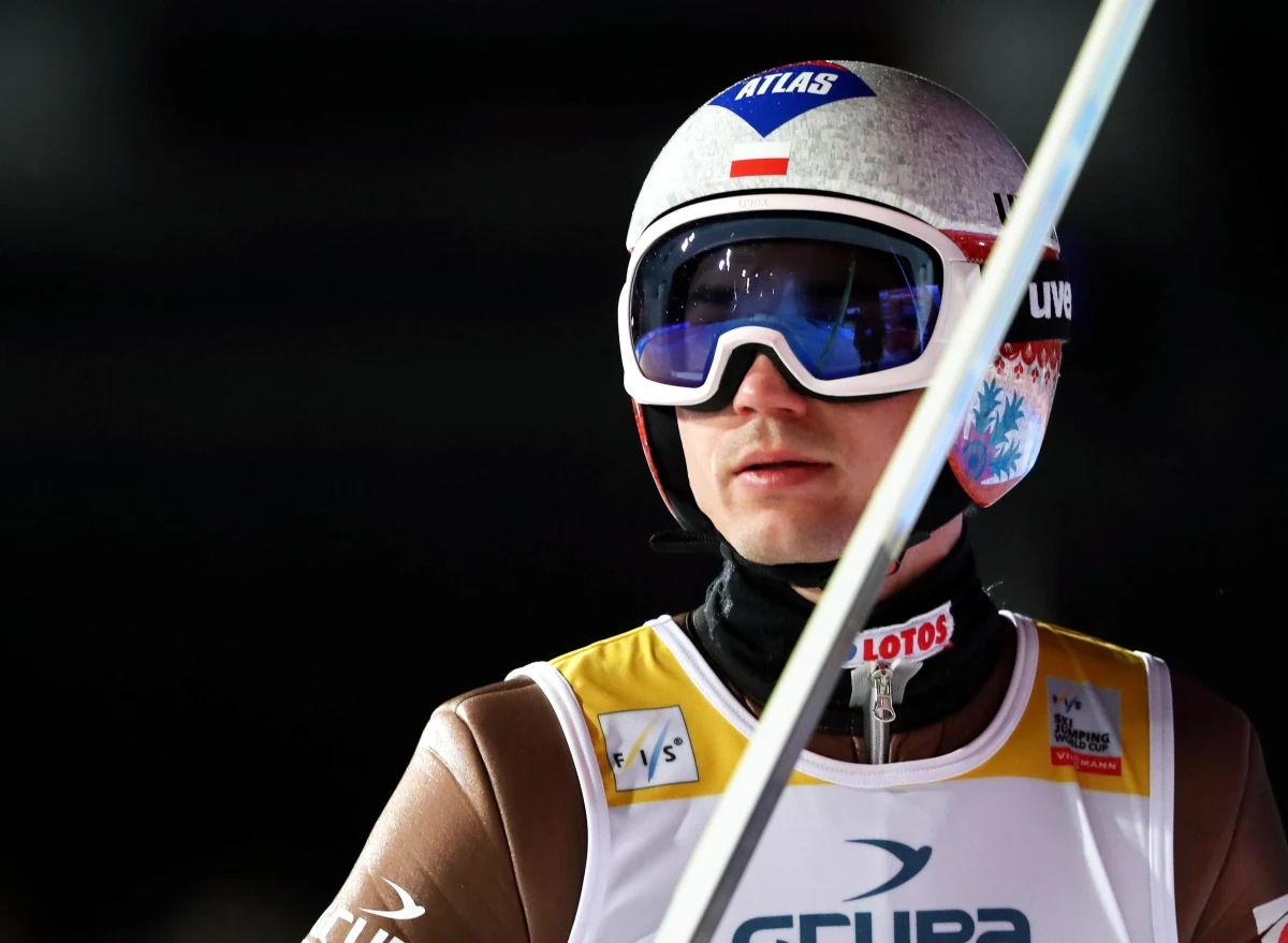 Kamil Stoch osiągnął 142,5 m i wygrał kwalifikacje do konkursów Pucharu Świata w skokach narciarskich w Willingen, które się odbędą w sobotę i niedzielę. Awans wywalczyło sześciu Polaków.