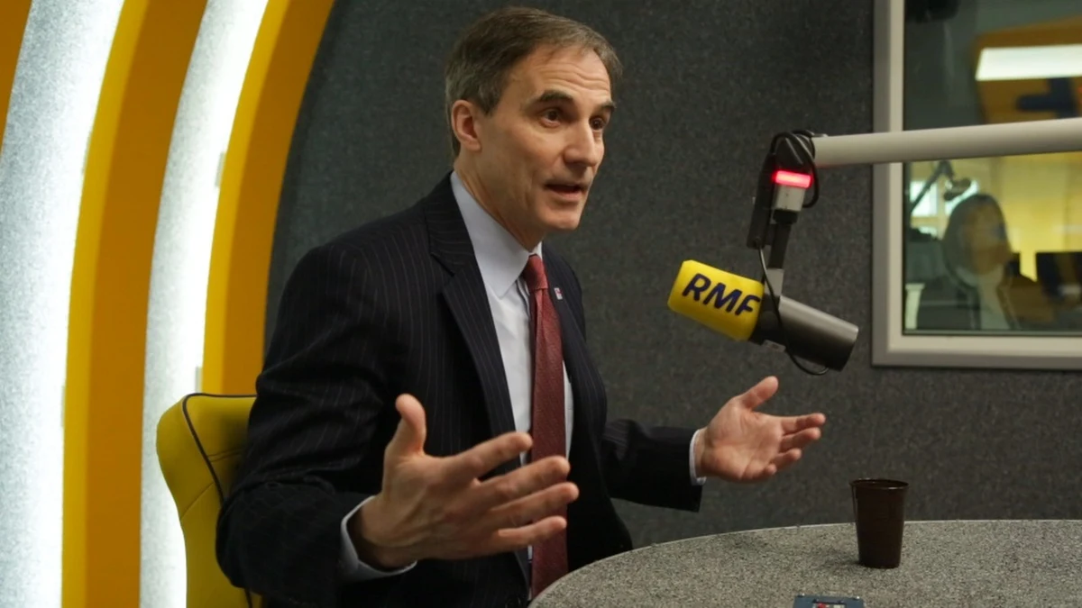 "Instalacja systemu Patriot tutaj w Polsce, w miejscu, gdzie stacjonują najliczniejsze i posiadające największe zdolności bojowe siły na wschodniej flance NATO, ma bardzo duży sens. Dla naszych sił zbrojnych obecność tego systemu zawsze oznacza pewność i komfort" - mówi w drugiej części rozmowy w RMF FM ambasador USA w Polsce. Paul Jones podkreśla, że Polska chce otrzymać system najnowszej generacji, negocjacje zbliżają się do końca. W rozmowie z Grzegorzem Jasińskim ambasador Jones potwierdza zaangażowanie Stanów Zjednoczonych w projekty dywersyfikacji dostaw gazu dla Europy i konsekwentny sprzeciw wobec projektu budowy gazociągu Nord Stream 2. 