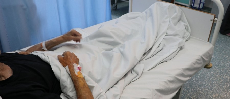 Liczba chorych na grypę rośnie w każdym z regionów Czech. Najwięcej przypadków zachorowań jest w kraju libereckim - poinformowało czeskie ministerstwo zdrowia. Liczba zarażonych wirusem wzrosła o 18 proc. w stosunku do ubiegłego tygodnia.