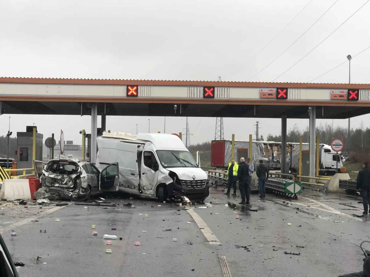 Sąd zdecydował o zastosowaniu trzymiesięcznego aresztu tymczasowego dla 54-letniego Romansa M., który w czwartek na autostradzie A2 w Wielkopolsce wjechał nietrzeźwy ciężarówką w auta stojące przed punktem poboru opłat. Staranował pięć samochodów. Pięć osób trafiło do szpitala.