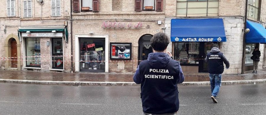 ​Premier Włoch Paolo Gentiloni zaapelował w sobotę o powstrzymanie w kraju spirali przemocy i nienawiści. W telewizyjnym wystąpieniu odniósł się do strzelaniny w Maceracie, gdzie młody Włoch strzelał do imigrantów i zranił sześciu z nich, w tym dwóch ciężko.