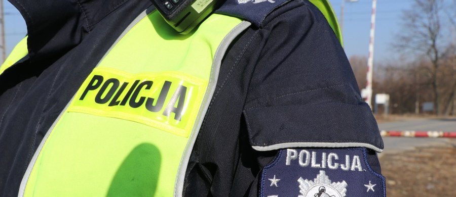 Policja użyła broni wobec agresywnego mężczyzny w Dalnie w powiecie Łobeskim w Zachodniopomorskiem. Napastnik trafił do szpitala.