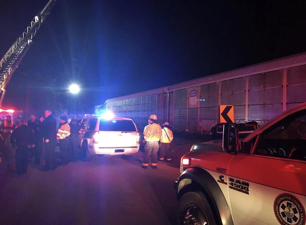 Zderzenie dwóch pociągów w pobliżu Kolumbii w Południowej Karolinie w Stanach Zjednoczonych. Nie żyją dwie osoby, a co najmniej 50 jest rannych. 