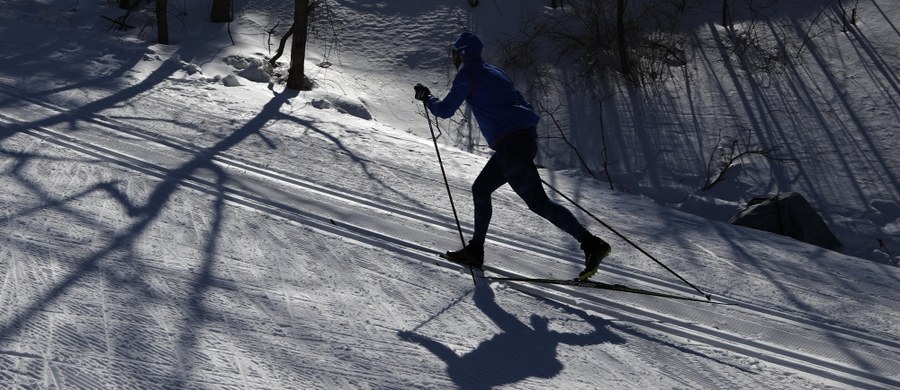 Ponad 50 biegaczy narciarskich, którzy wystartują w igrzyskach olimpijskich w Pjongczangu, miało w przeszłości co najmniej jeden test krwi z anormalnymi wynikami - ujawniła niemiecka stacja telewizyjna ARD. "To sugeruje, że oni oszukiwali i nie ponieśli kary" - podkreśliła ARD. 