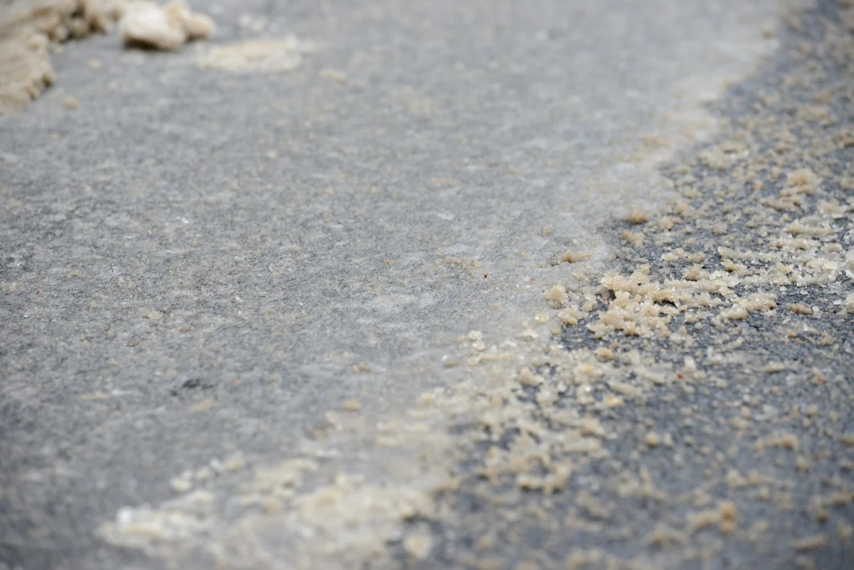 Mroźna noc w Polsce. Bardzo pogorszą się warunki jazdy w sześciu województwach.