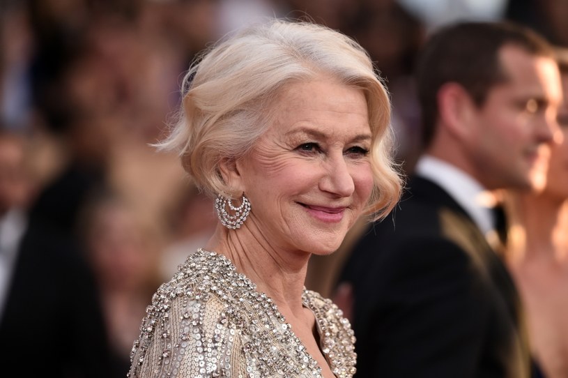 Z wiekiem nie nabierasz większej pewności siebie, po prostu mniej się przejmujesz - zapewnia Helen Mirren. Dodaje, że jej życiową dewizę możemy znaleźć na kubkach, brzmi ona: "keep calm and carry on".