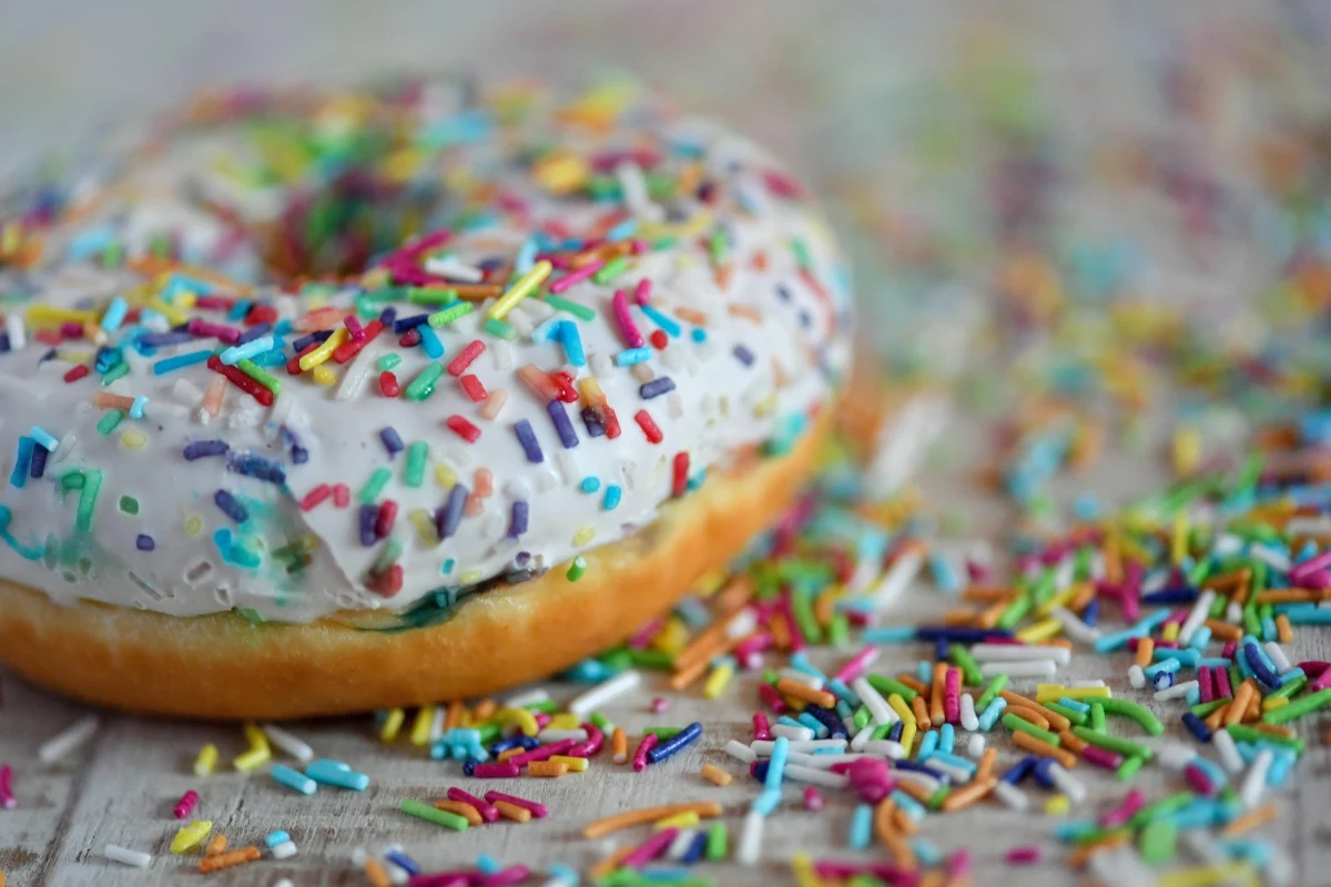 W tym tygodniu ostatni czwartek przed Wielkim Postem. Jak głosi tradycja, tego dnia objadanie się jest nie tylko dozwolone, ale nawet wskazane. Według przesądu, ktoś kto w Tłusty Czwartek nie zje ani jednego pączka, nie może liczyć na to, że będzie mu się wiodło. 