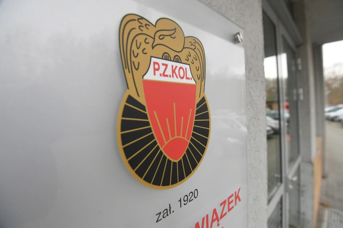 Cztery pierwsze osoby zostały przesłuchane w śledztwie dotyczącym podejrzeń nieprawidłowości w Polskim Związku Kolarskim - dowiedział się reporter RMF FM. Chodzi o aferę z korupcją, mobbingiem oraz molestowaniem seksualnym w tle, o której prokuraturę zawiadomiło ministerstwo sportu. 