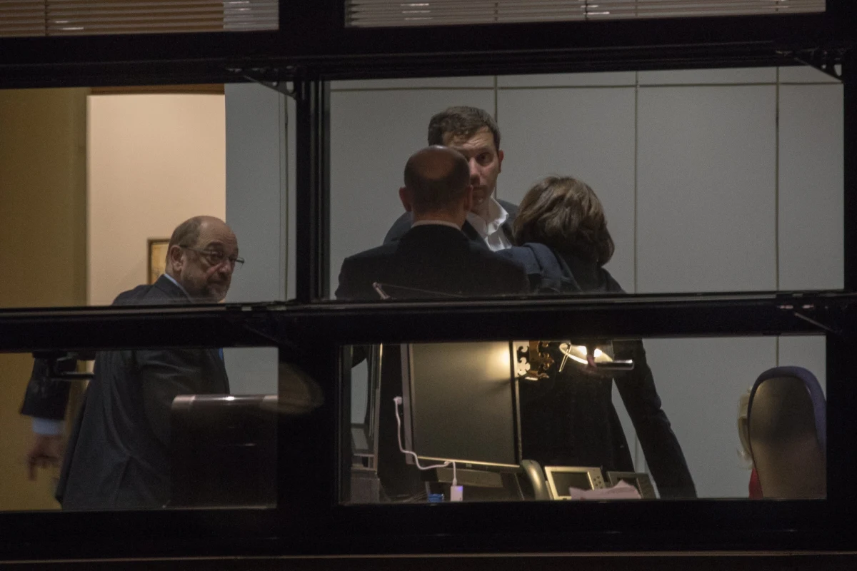 ​Podczas gdy rozmowy o "wielkiej koalicji" chadeków z CDU/CSU i socjaldemokratów z SPD dobiegają końca, poparcie dla takiego układu spadło do 47,5 proc., co oznacza utratę większości - wykazał opublikowany we wtorek sondaż dla gazety "Das Bild".