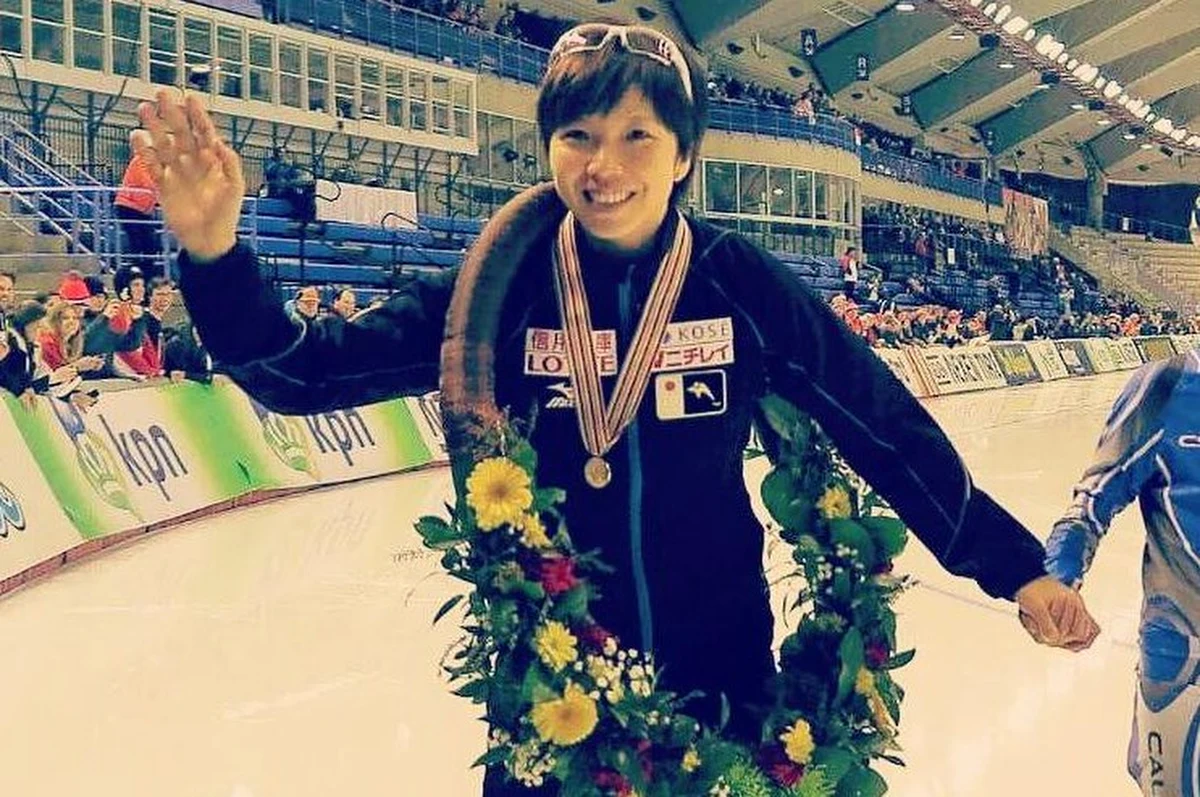 Kapitan olimpijskiej reprezentacji Japonii, panczenistka Nao Kodaira, która w Pjongczangu jest zaliczana do faworytek w wyścigach na 500 i 1000 m, chce wywalczyć złoty medal i zadedykować go zmarłej koleżance z drużyny.