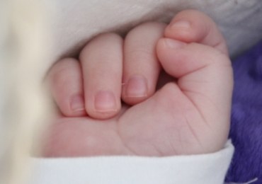 Kujawsko-Pomorskie: Nie żyje miesięczne dziecko, którym matka rzucała o ziemię 