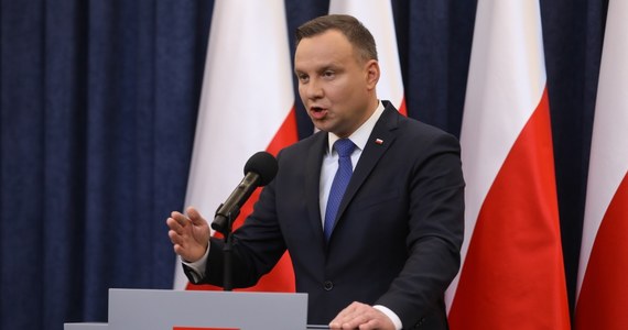 Prezydent Andrzej Duda podjął decyzję, że podpisze ustawę o IPN, a następnie odeśle ją do Trybunału Konstytucyjnego. "Nowelizacja ustawy o IPN, to nie jest nowa ustawa; prowadziłem rozmowy na jej temat już przeszło rok temu, także w Izraelu, było oczekiwanie, że przepisy nie będą blokowały działalności artystycznej i naukowej, takie wyłączenie zostało wprowadzone" - powiedział wcześniej Andrzej Duda.