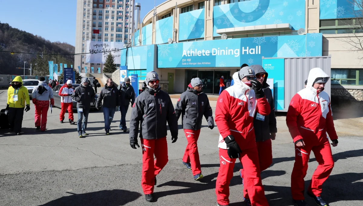 Ekwador, Erytrea, Kosowo, Malezja, Nigeria i Singapur - to kraje, które oficjalnie na piątkowej ceremonii otwarcia Zimowych Igrzysk Olimpijskich pojawią się po raz pierwszy. Nasza reprezentacja obecna jest na IO od 1924 roku, ale w kadrze na imprezę w Pjongczangu znaleźli się debiutanci. Część naszych zawodników dotarła już do wioski olimpijskiej, w której znalazło się wszystko to, co potrzebne jest do wygodnego życia czyli sklepy, banki, poczta a nawet salon piękności. Na dwa dni przed startem zapraszamy na ciekawostkowy raport z przygotowań do startu najważniejszej imprezy zimowego sezonu.
