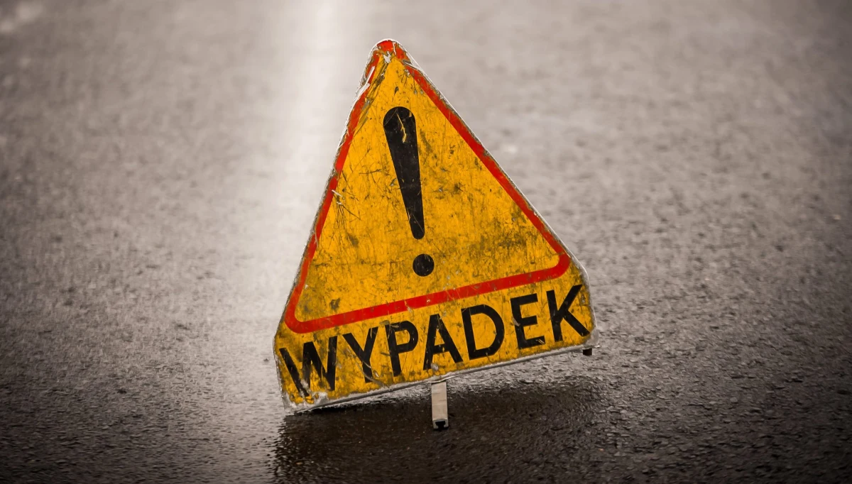 ​Karambol na Trasie Toruńskiej w Warszawie. Na wysokości ulicy Głębockiej zderzyło się 9 samochodów. Dwie osoby zostały ranne. Jezdnia w kierunku Poznania została odblokowana dopiero po godz. 13.