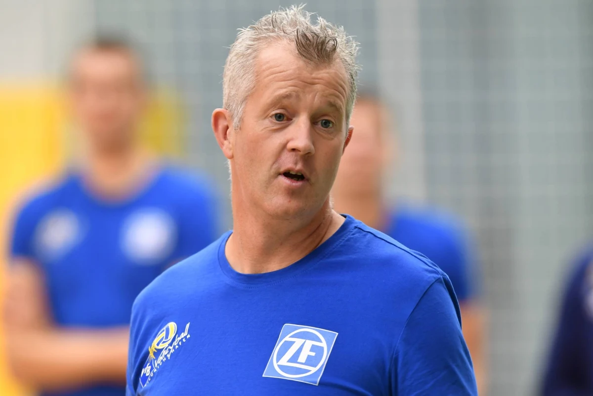 Belg Vital Heynen trenerem reprezentacji Polski siatkarzy - poinformował Polski Związek Piłki Siatkowej. Kontrakt został podpisany do igrzysk w Tokio w 2020 roku. 48-letni szkoleniowiec zajął miejsce Włocha Ferdinando De Giorgiego, który zwolniony został we wrześniu 2017 roku. 