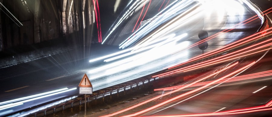 33-letni Polak, który chciał popełnić samobójstwo na niemieckiej autostradzie, stanął przed sądem w Bremie. Odpowiada za usiłowanie zabójstwa.