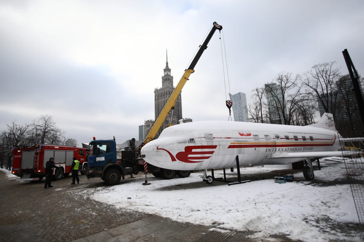 Prokuratura chce trzymiesięcznego aresztu dla Palestyńczyka, który we wtorek na Placu Defilad w Warszawie podpalił barak z 10 butlami z gazem. Doszło do tego podczas przymusowego demontażu starego samolotu, przerobionego na bar z kebabem, którego właścicielem miał być Fadi M.