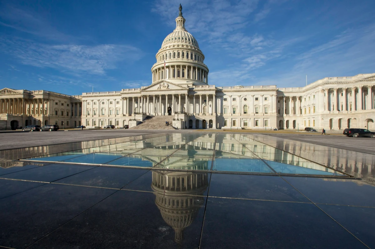 Senatorzy z obu partii w amerykańskim Senacie znaleźli drogę wyjścia z impasu, który groził już w piątek zawieszeniem działalności rządu federalnego. Porozumienie zawarte na dwa lata przewiduje zwiększenie nakładów na obronę i na programy wewnętrzne.