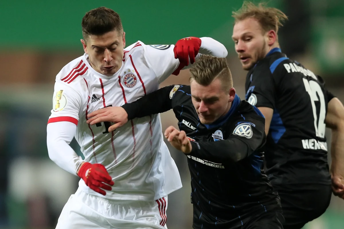 ​Robert Lewandowski poinformował, że za cel w tym sezonie postawił sobie zdobycie przynajmniej 30 bramek w piłkarskiej ekstraklasie Niemiec. Po 21 kolejkach ma 18 goli. Polak nie chciał komentować prasowych doniesień, jakoby miał przenieść się do Realu Madryt.