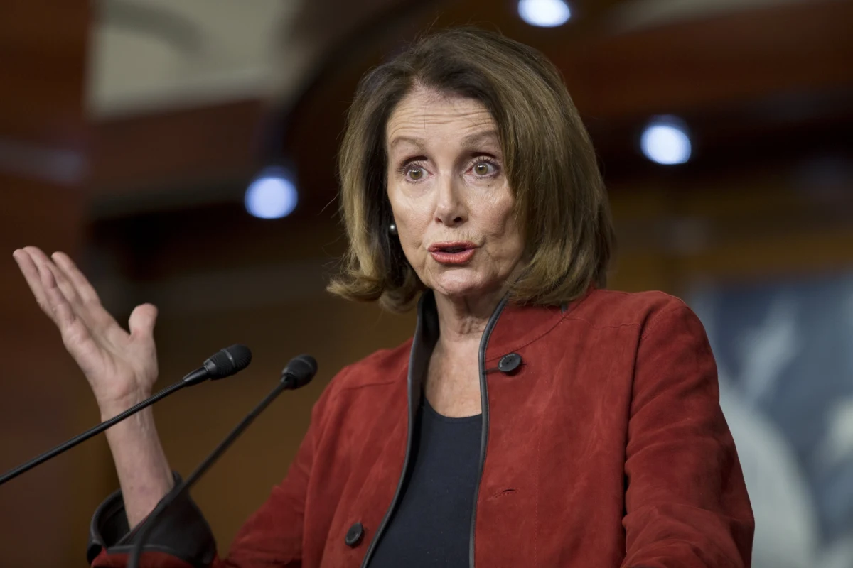 ​Rekordowe 8 godzin i 7 minut trwało wystąpienie liderki Demokratów w Izbie Reprezentantów USA Nancy Pelosi; w swojej przemowie broniła ona "marzycieli" - blisko 700 tys. nielegalnych imigrantów, którym grozi deportacja - relacjonuje w czwartek AFP. Pelosi stanęła przy mikrofonie o godz. 10:04 czasu lokalnego w środę, a odeszła od niego dopiero o godz. 18:11. Przez cały ten czas - podkreśla AFP - stała i nie przerywała wywodu, za wyjątkiem krótkich chwil na napicie się wody.