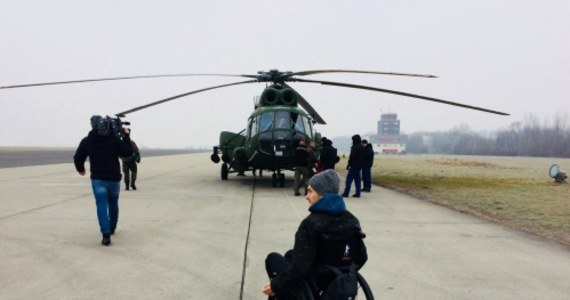 22-letni podchorąży Konrad Mielczarek już nigdy samodzielnie nie poleci, a latanie było jego marzeniem. Dlatego żołnierze z 1. Dywizjonu Lotniczego w Leźnicy Wielkiej w Łódzkiem zorganizowali dla niego lot śmigłowcem Mi-8. W 2016 roku podchorąży miał wypadek na motocyklu i teraz porusza się na wózku.