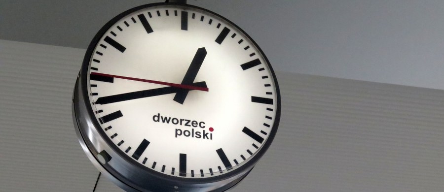 ​Z powodu zerwanej trakcji kolejowej pociągi na trasie Poznań-Gniezno notują kilkudziesięciominutowe opóźnienia.
