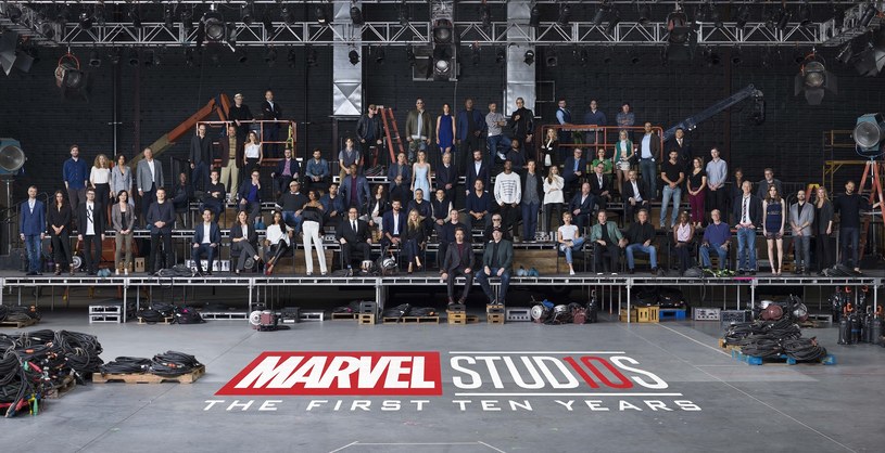 Marvel Studios świętuje 10. rocznicę powstania Filmowego Uniwersum Marvela. Wytwórnia opublikowała pamiątkowe zdjęcie, na którym można zobaczyć ponad 80 aktorów i twórców, którzy przyczynili się do stworzenie tego filmowego świata.