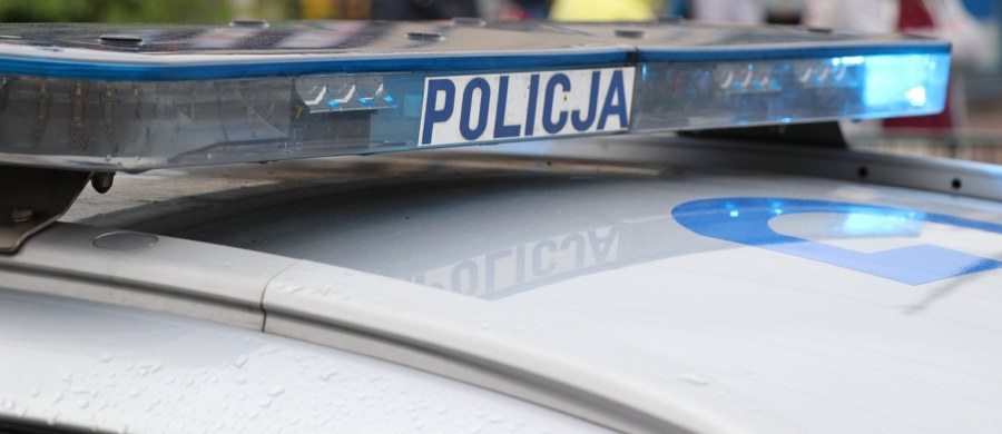 W Sulęczynie w województwie pomorskim 5-letni chłopiec wypadł z okna na pierwszym piętrze. W chwili upadku dziecko przebywało w domu z ojcem i 12-letnim bratem. W ciężkim stanie trafiło do szpitala.