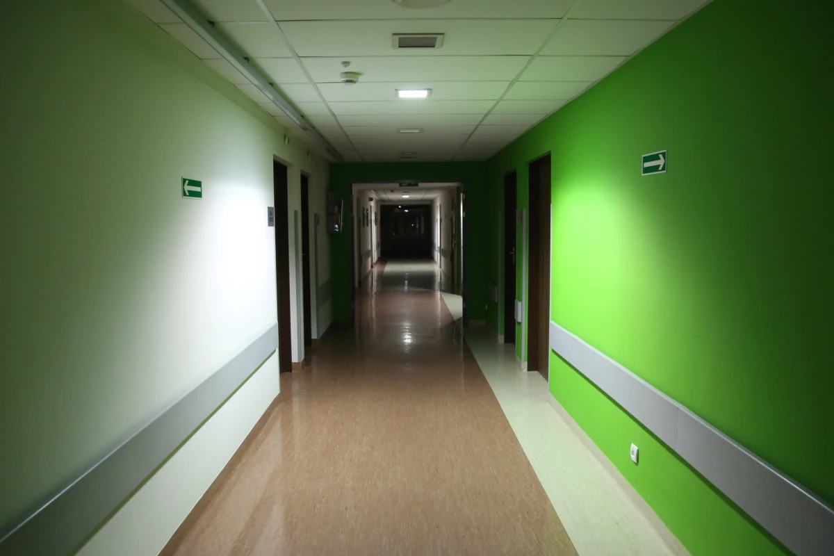 Pracownicy Szpitala Powiatowego w Pułtusku będą przesłuchani przez tamtejszą prokuraturę w sprawie tajemniczej śmierci jednej z mieszkanek tego miasta. Kobieta nie została przyjęta do szpitala. Lekarze tłumaczyli to brakiem odpowiedniego sprzętu. 